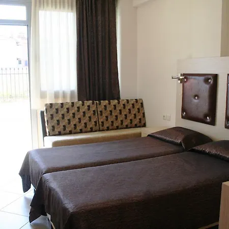 4- Family Aparthotel Metamorfosi (Sithonia)